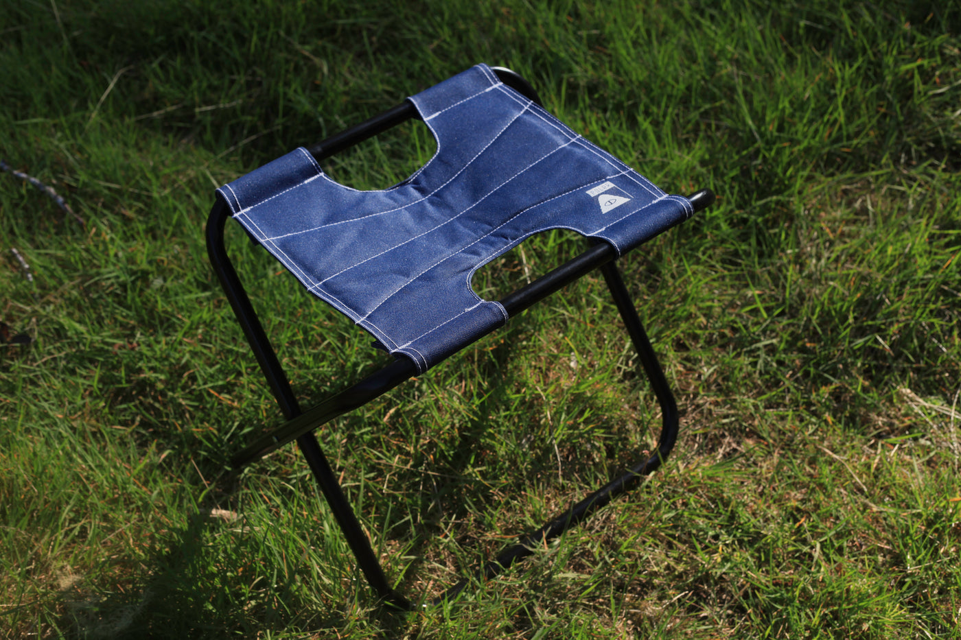 MULTI-UTILITY CHAIR RED/NAVY CAMP FURNITURE